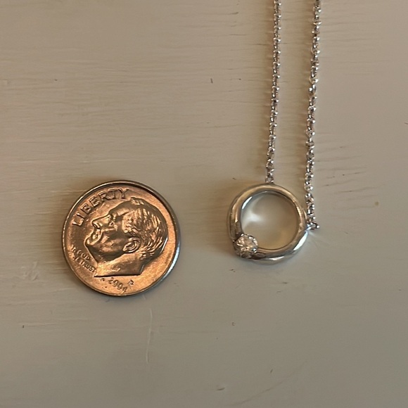 Short necklace with a circular and CZ pendant - Picture 2 of 4